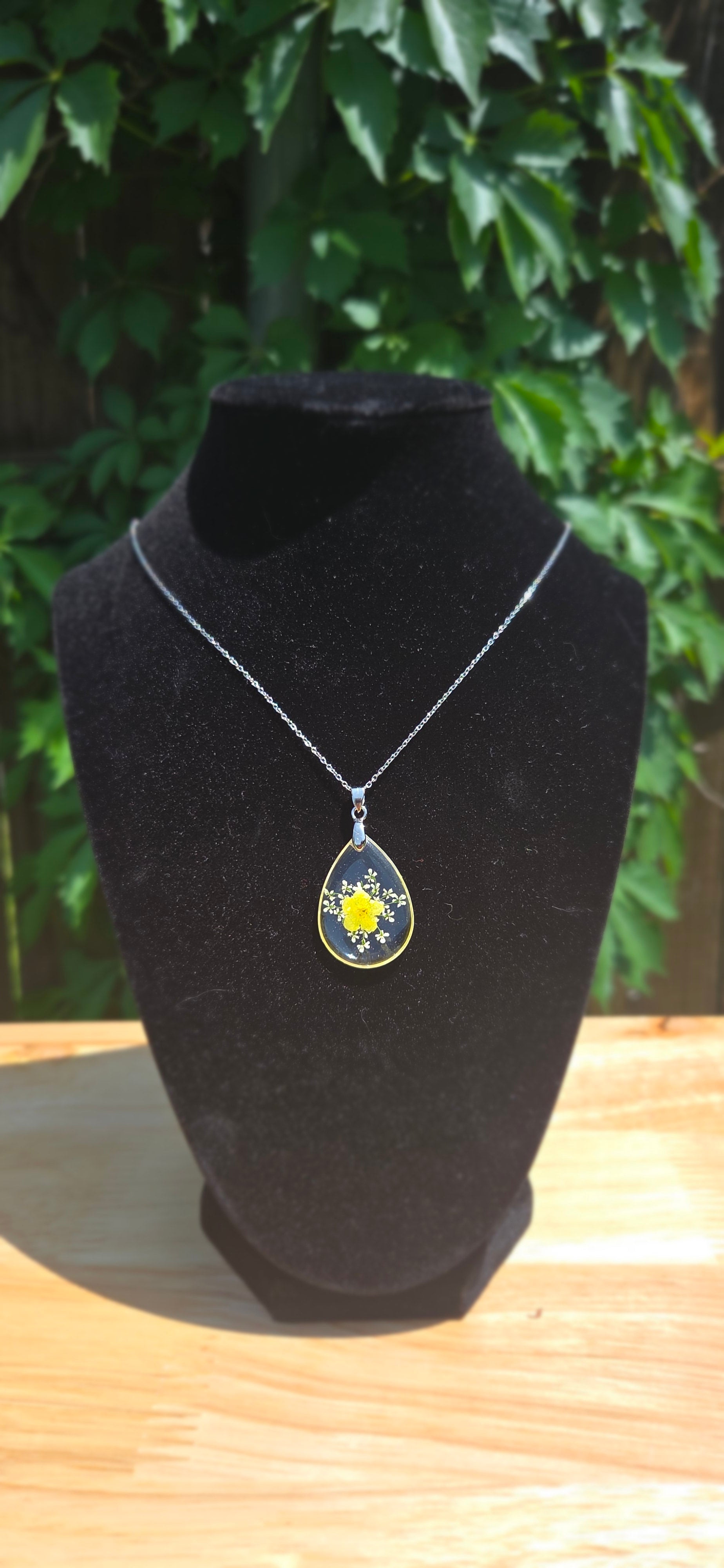 Forget me not - Bishop Flowers Necklace